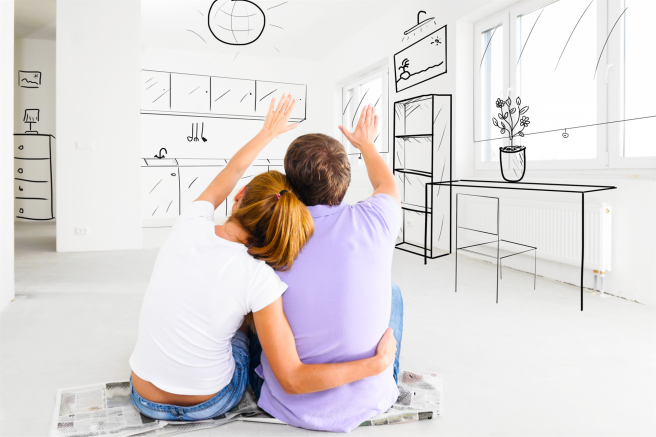 Paar träumt von zukünftiger Küche